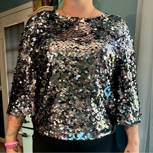 St. John Couture
Nylon Bateau Neckline Blouse, Women’s size M Te